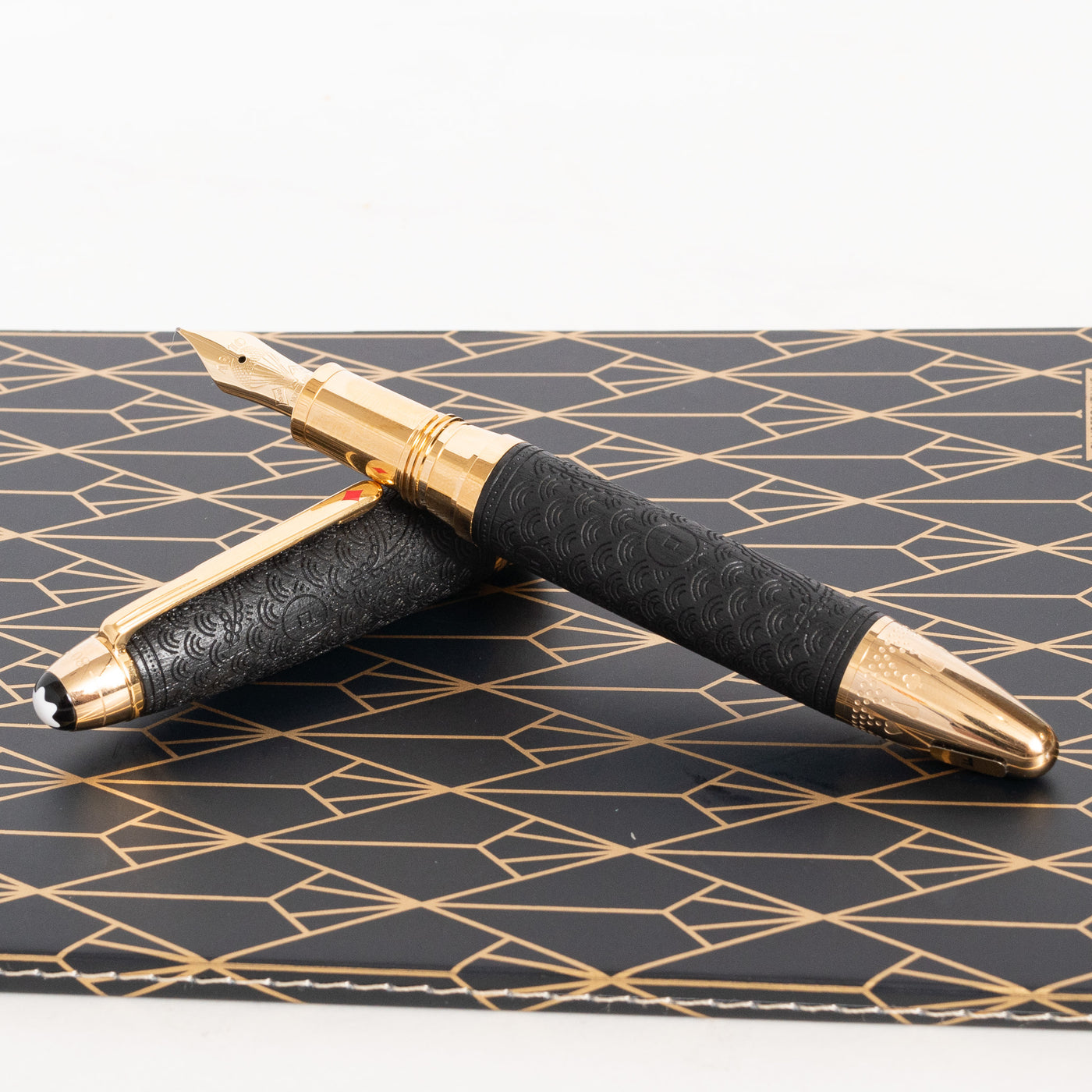 Montblanc Meisterstuck 146 Around the World in 80 Days Year 2 Solitaire LeGrand Fountain Pen Wooden