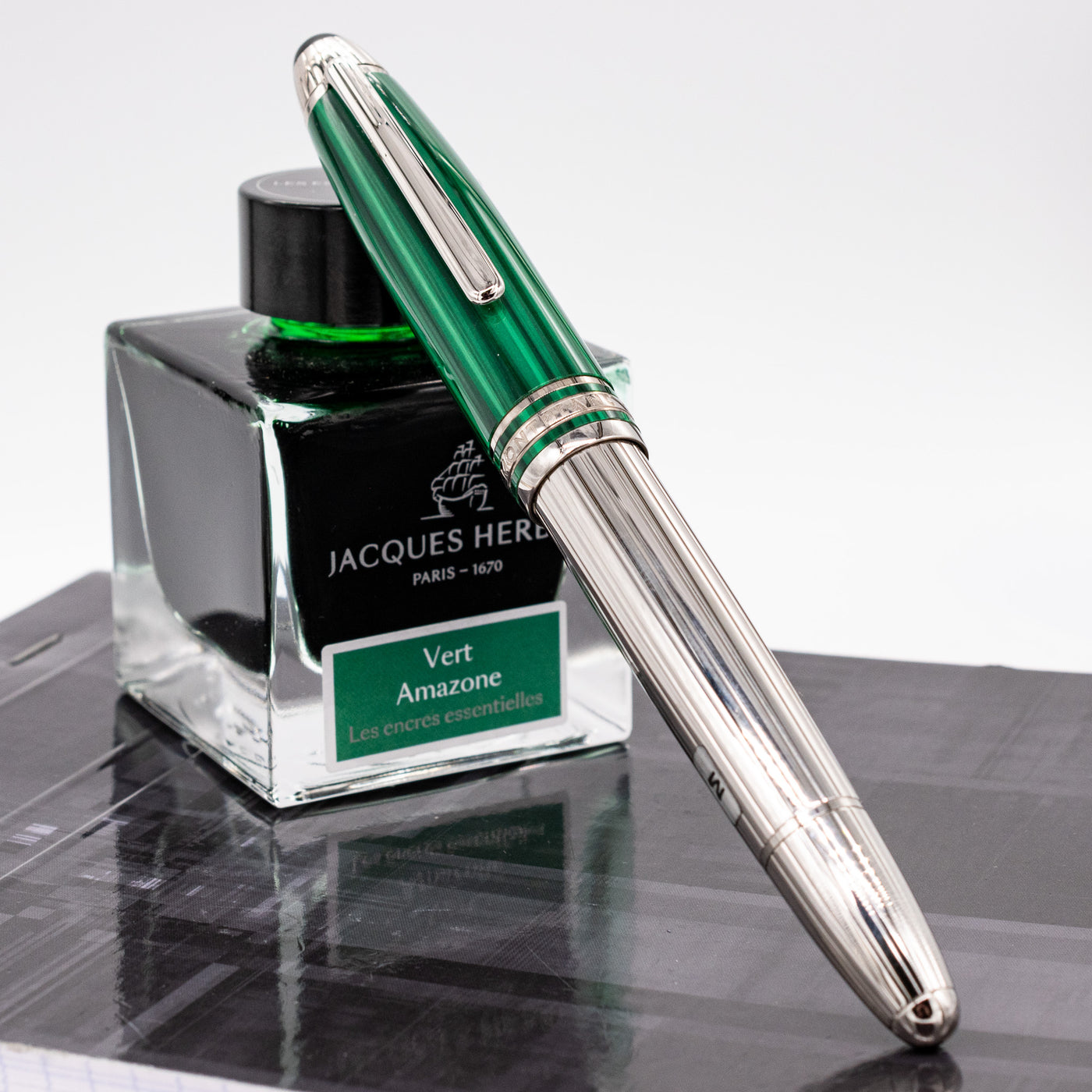 Montblanc Meisterstuck 146 Solitaire Czar Nikolai I Platinum LeGrand Fountain Pen capped
