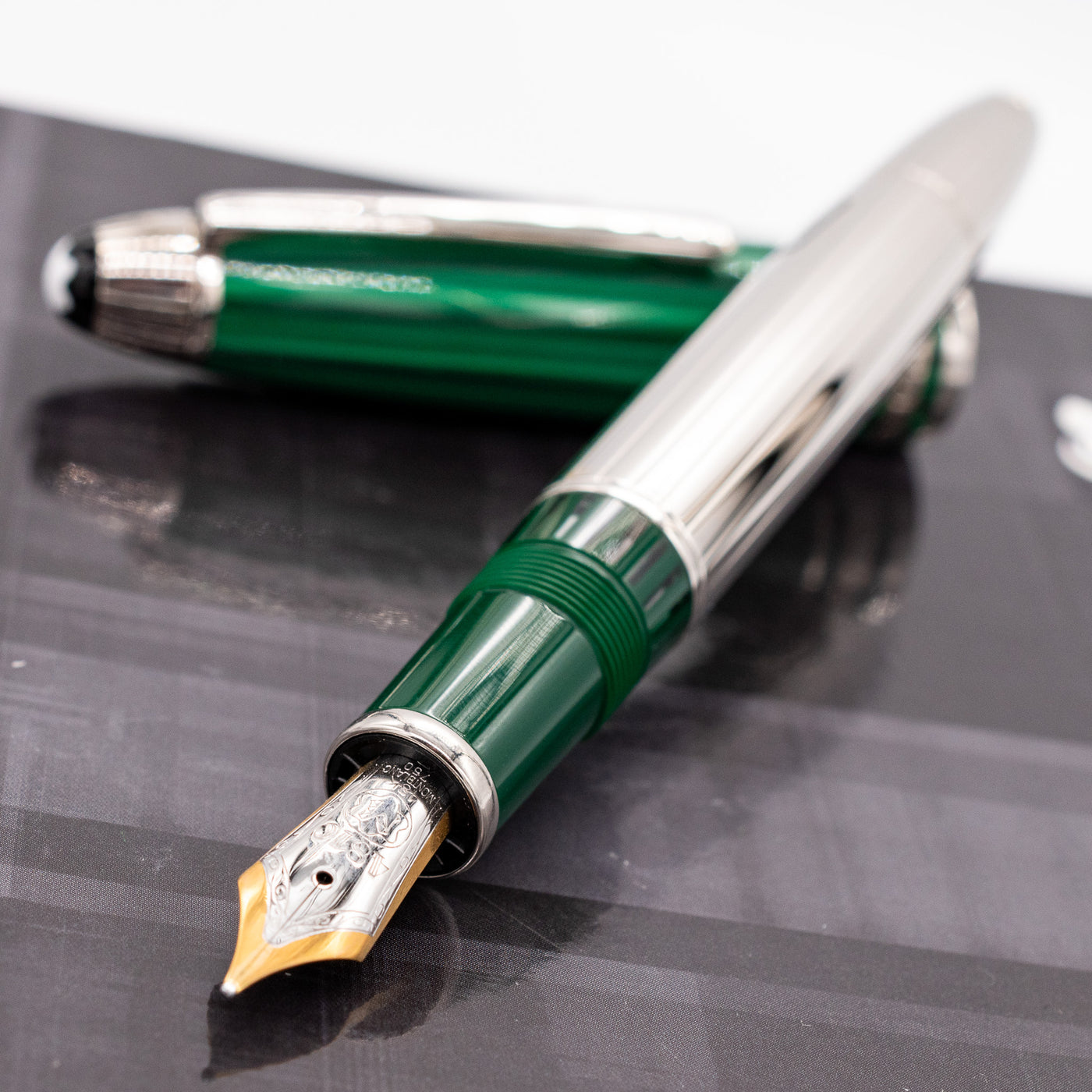 Montblanc Meisterstuck 146 Solitaire Czar Nikolai I Platinum LeGrand Fountain Pen uncapped