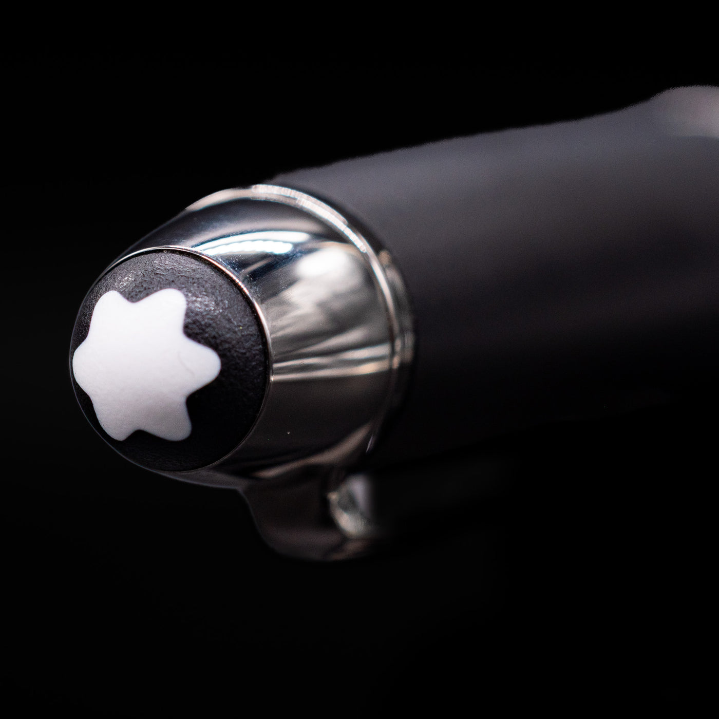 Zoomed-in view of the top of the cap with the finial on the Montblanc Meisterstuck 146 Ultra Black LeGrand Fountain Pen - Preowned.