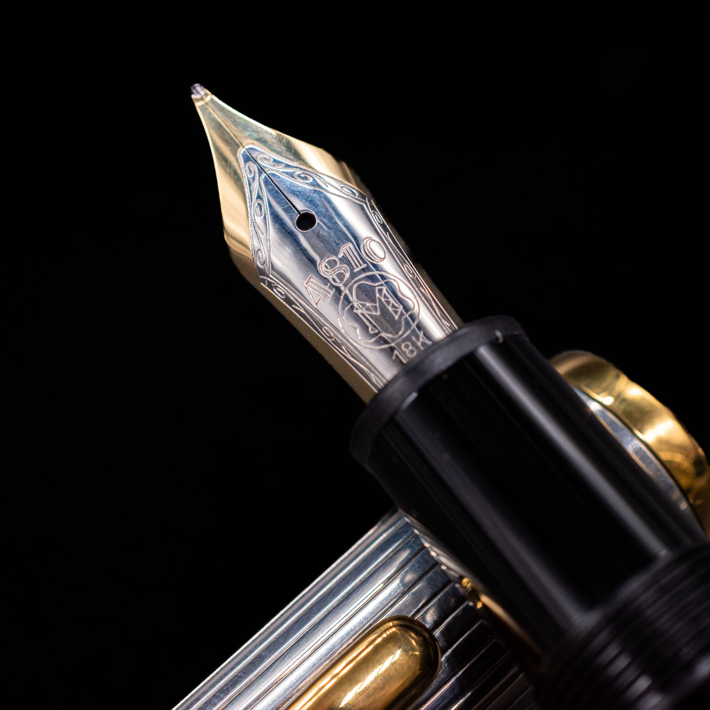 Montblanc Meisterstuck 147DS  A macro shot of the nib with its intricate detailing and logo engraving for the Solitaire Doue Traveler Fountain Pen - Preowned.