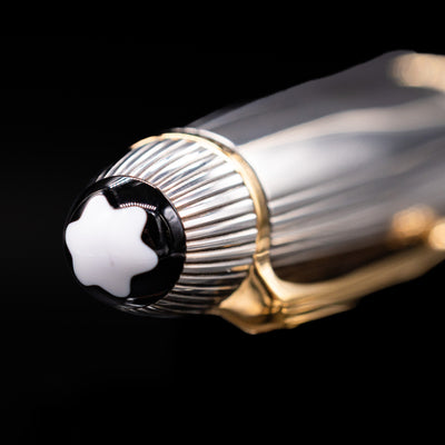 Zoomed-in view of the top of the cap with the finial on the Montblanc Meisterstuck 147DS Solitaire Doue Traveler Fountain Pen - Preowned.