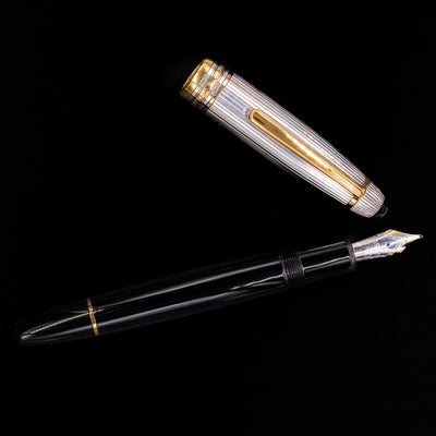 An overhead view of the Montblanc Meisterstuck 147DS Solitaire Doue Traveler Fountain Pen - Preowned uncapped.
