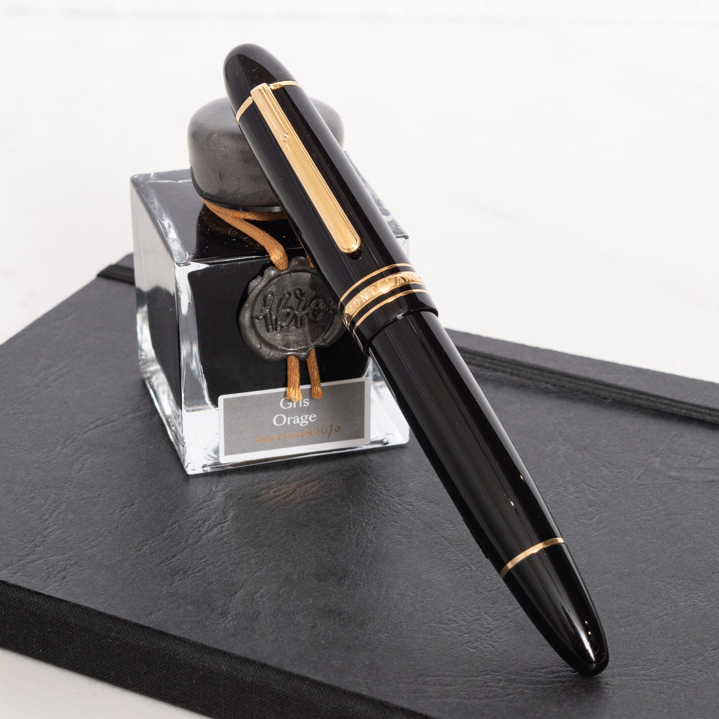 Montblanc Meisterstuck 149 Black & Gold Fountain Pen - Calligraphy Curved Nib capped