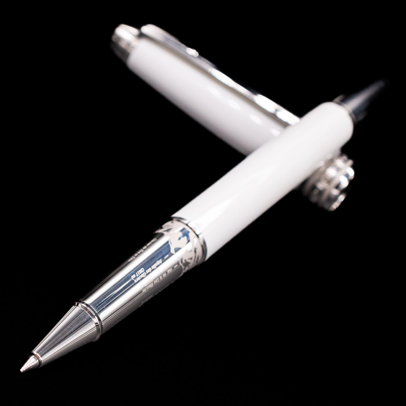 Preowned Montblanc Meisterstück 163 Solitaire Tribute to Mont Blanc rollerball pen and cap crossed, with the image focused on the rollerball tip.