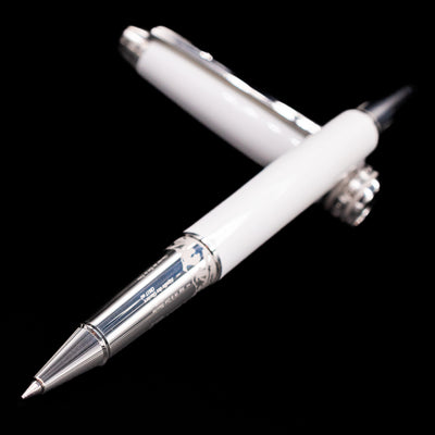 Preowned Montblanc Meisterstück 163 Solitaire Tribute to Mont Blanc rollerball pen and cap crossed, with the image focused on the rollerball tip.