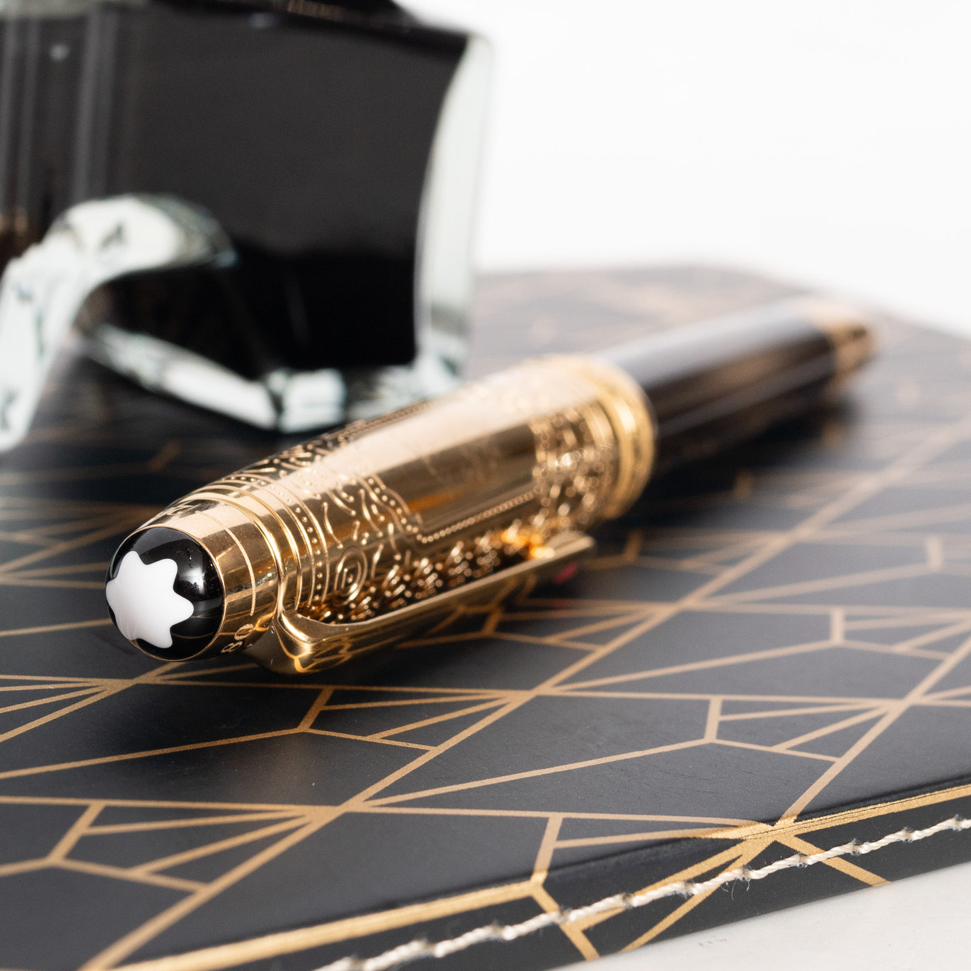 Montblanc Meisterstuck Around the World in 80 Days Year 2 Doue Classique Fountain Pen Cap Top