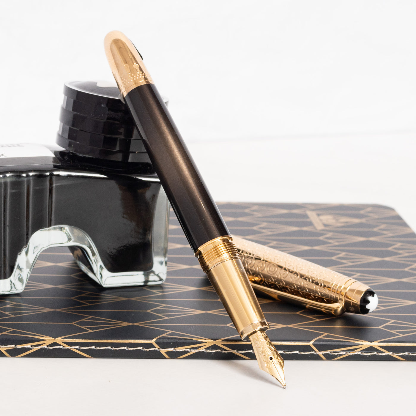 Montblanc Meisterstuck Around the World in 80 Days Year 2 Doue Classique Fountain Pen