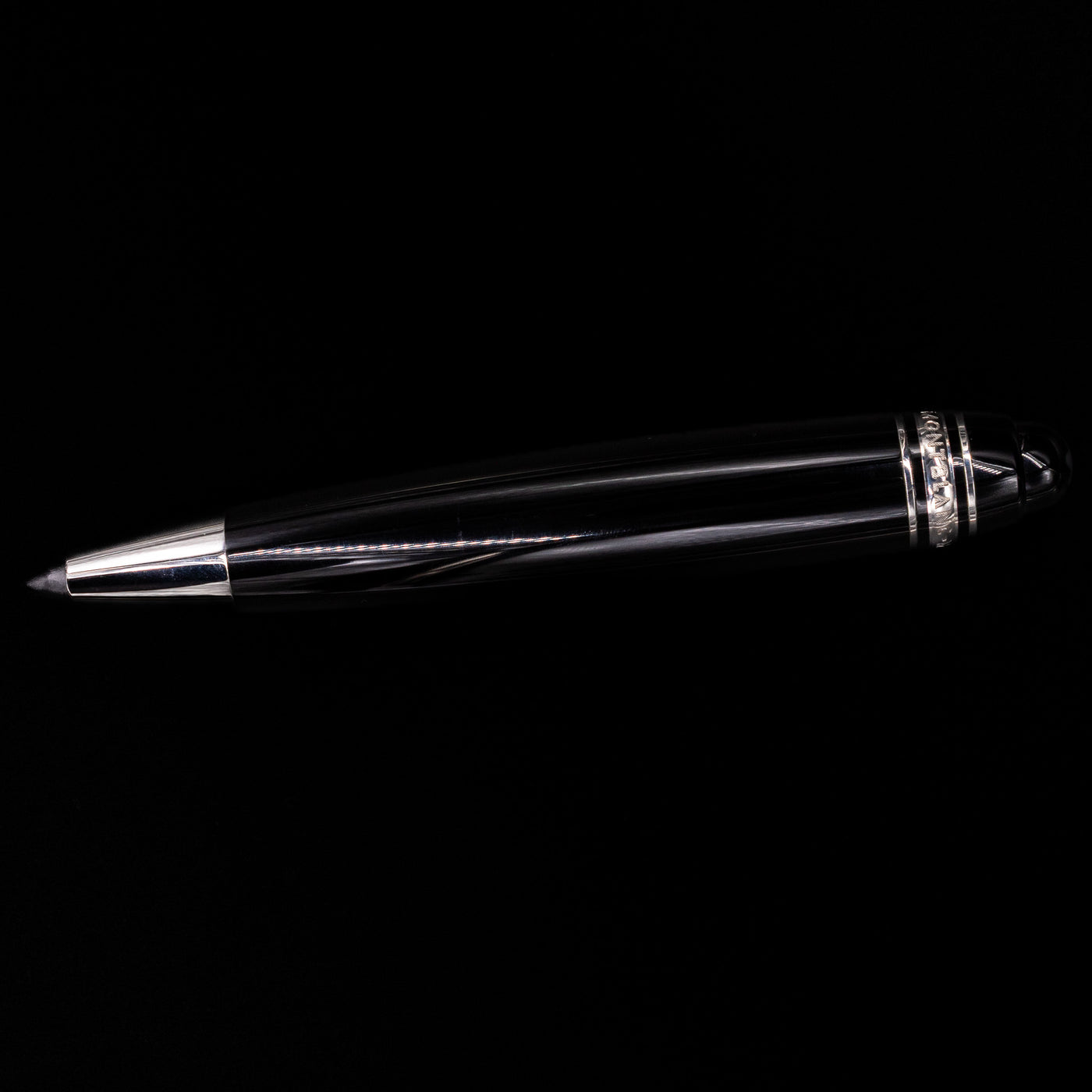An overhead view of the Montblanc Meisterstuck Leonardo Black & Platinum Sketch Pencil - Preowned activated.