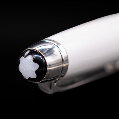 Close-up of the cap top on the preowned Montblanc Meisterstück Solitaire Tribute to Mont Blanc ballpoint pen, featuring the iconic white Montblanc snowcap emblem set into the platinum-coated finial.