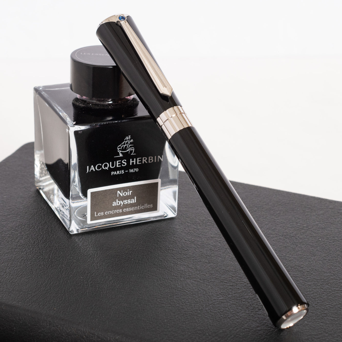 Montblanc Muses Marlene Dietrich Fountain Pen Capped