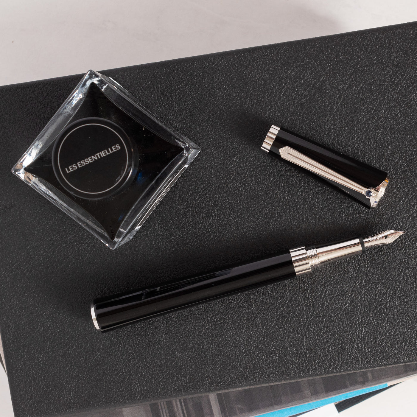 Montblanc Muses Marlene Dietrich Fountain Pen Sapphire Stone