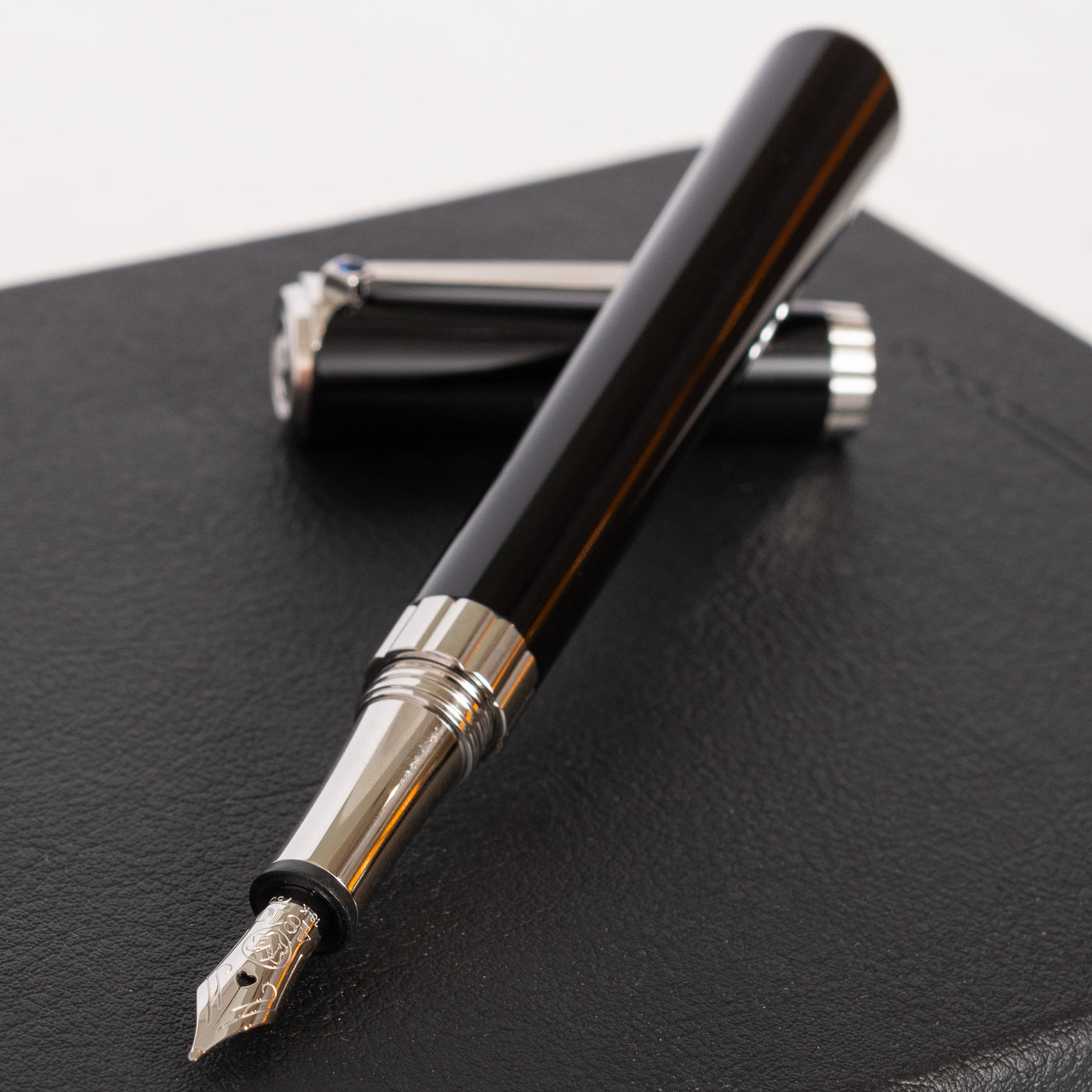 Montblanc Muses Marlene Dietrich Fountain Pen Uncapped