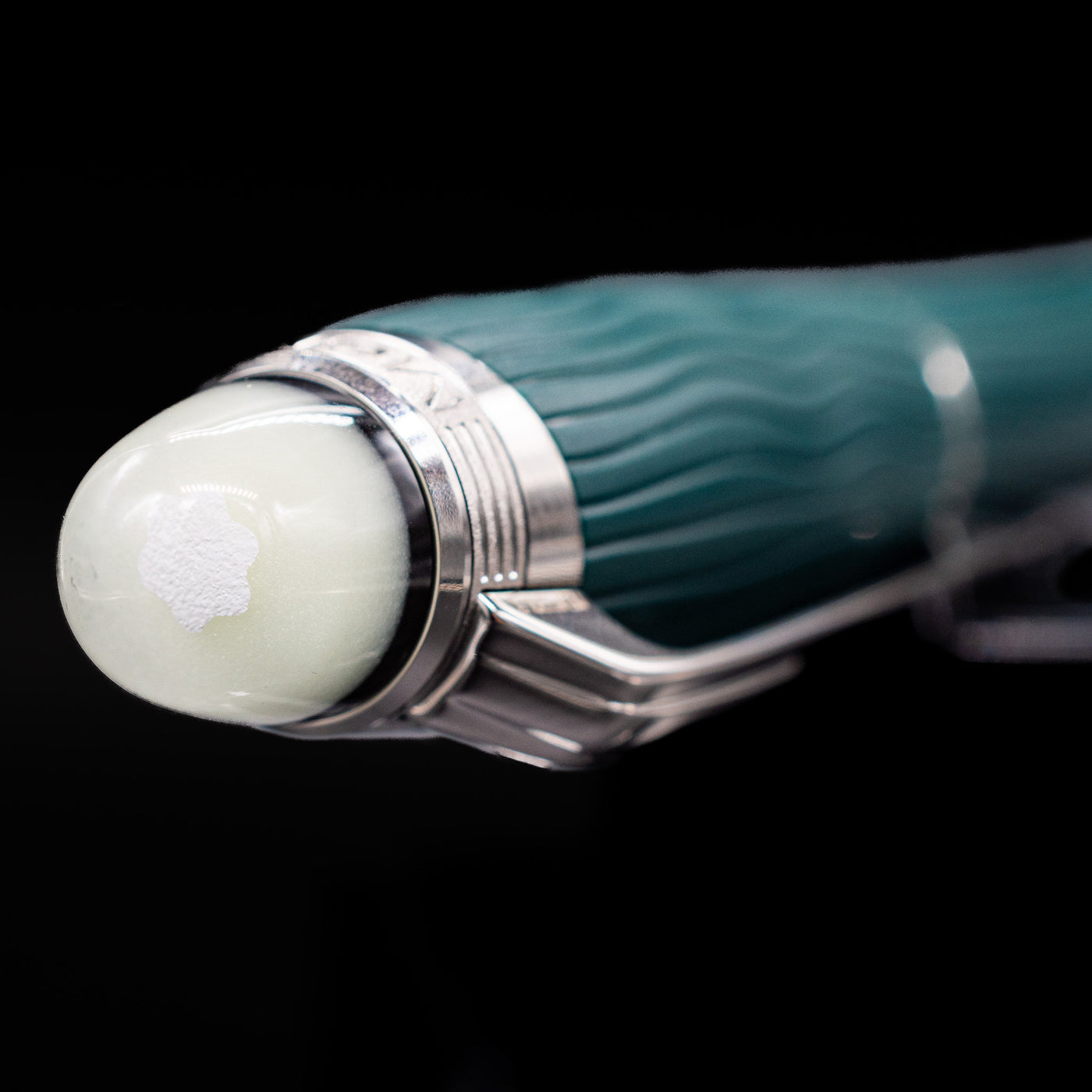 Zoomed-in view of the top of the cap with the finial on the Montblanc Starwalker Resin Fountain Pen - Polar Green.