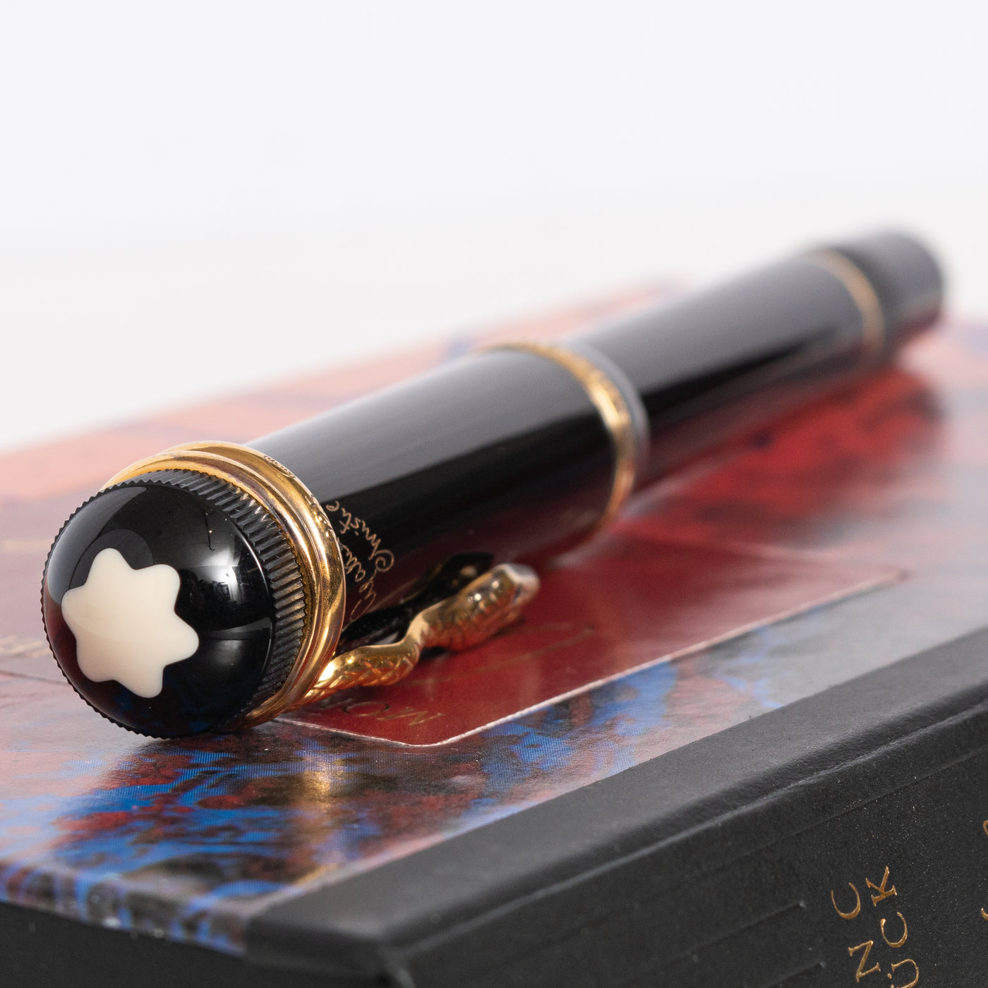 Montblanc Writer's Edition Agatha Christie 4810 Fountain Pen Cap Top
