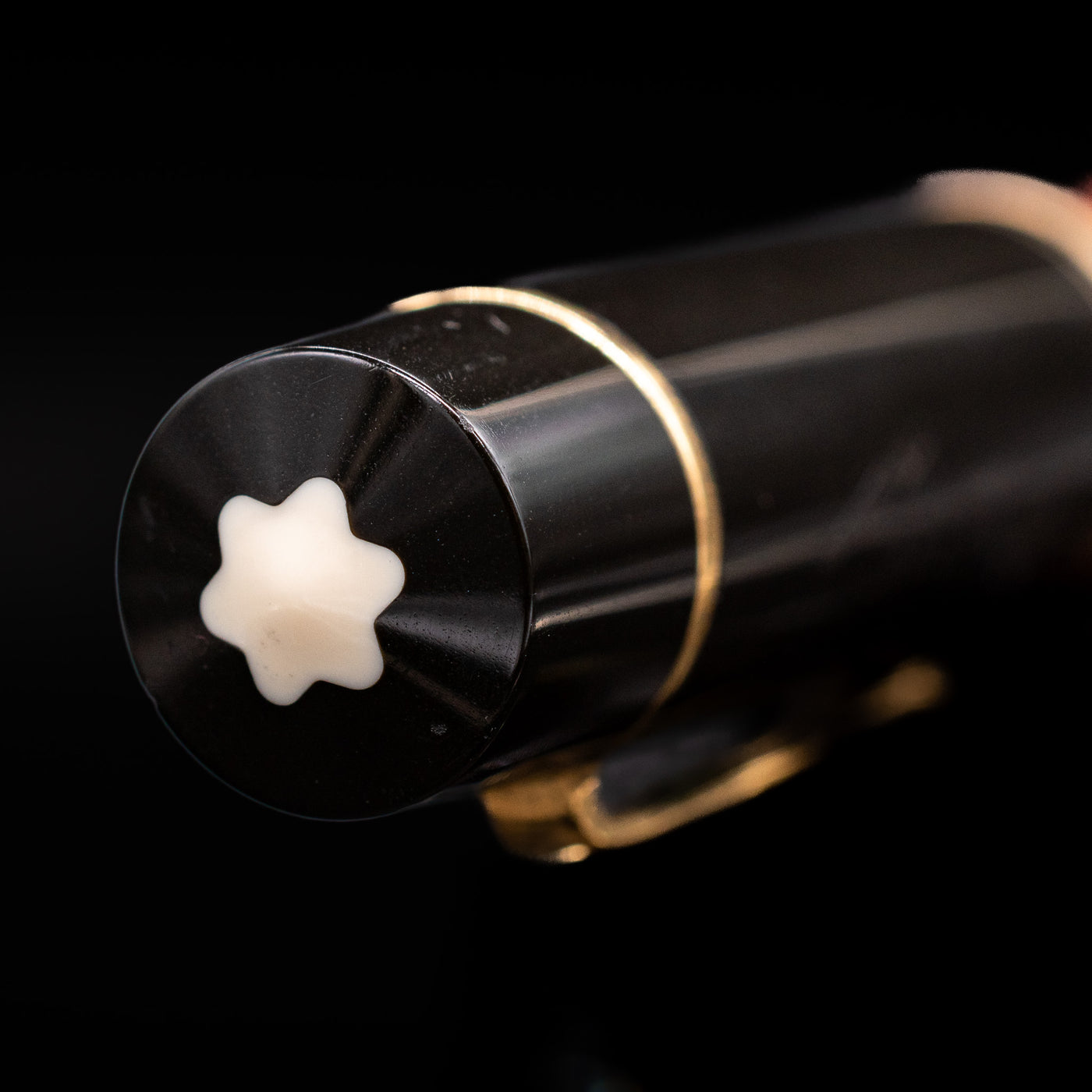 Zoomed-in view of the top of the cap with the finial on the Montblanc Writer's Edition Ernest Hemingway Fountain Pen - Preowned.
