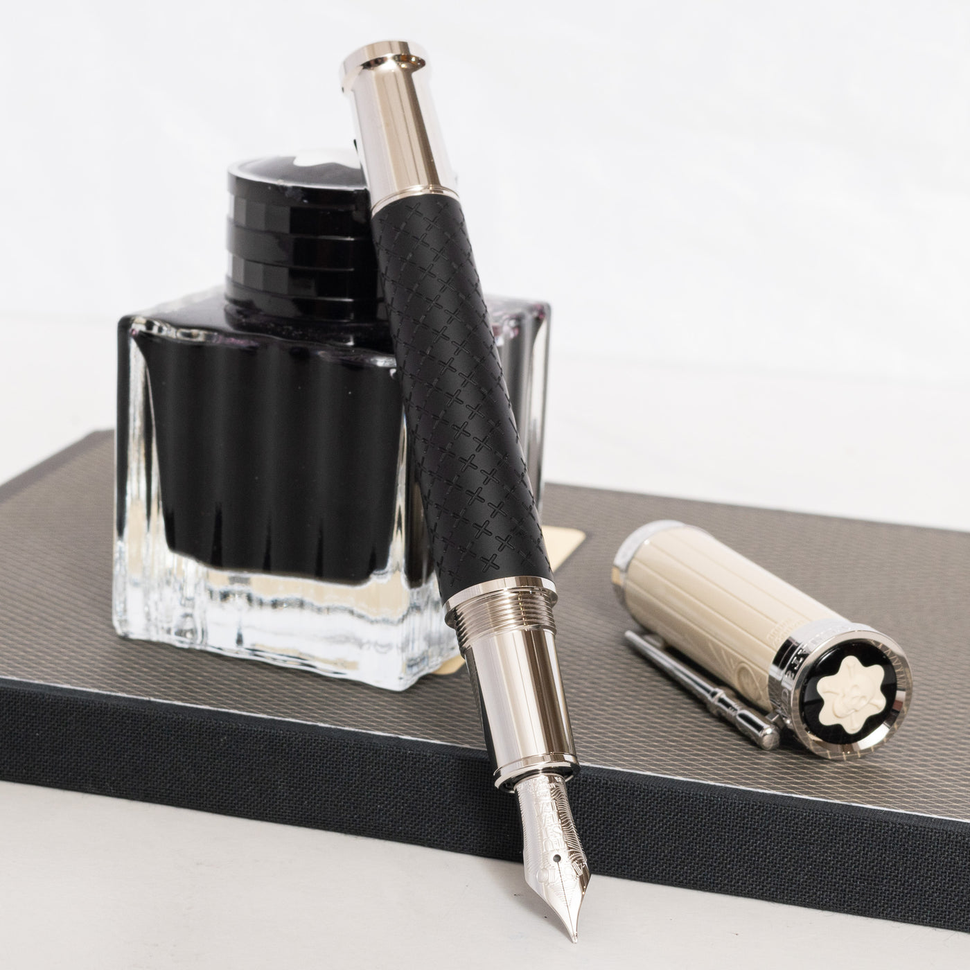 Montblanc Writer's Edition Homage to Robert Louis Stevenson Fountain Pen Uncapped