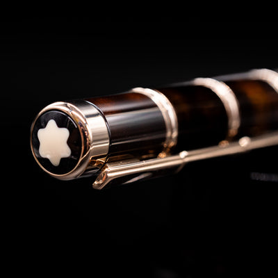  Zoomed-in view of the top of the cap with the finial on the Montblanc Writer's Edition Miguel de Cervantes Ballpoint Pen - Preowned.