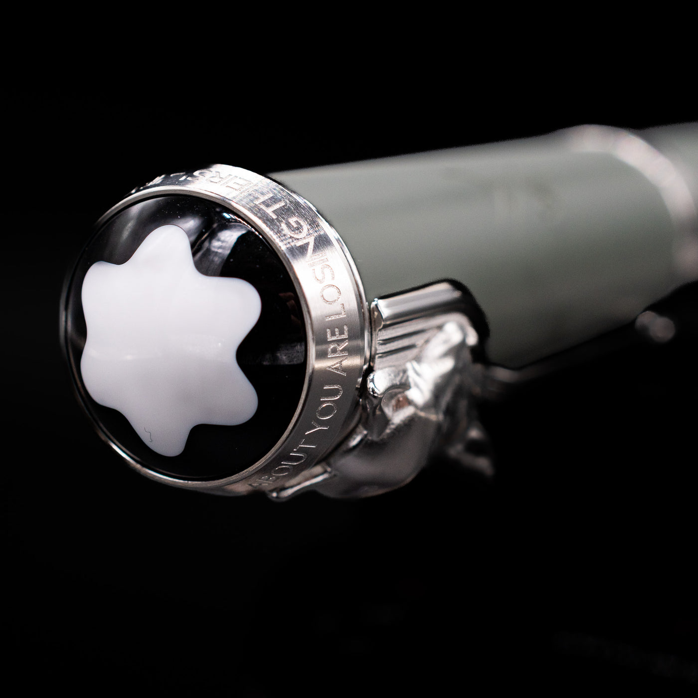  Zoomed-in view of the top of the cap with the finial on the Montblanc Writer's Edition Rudyard Kipling Ballpoint Pen - Preowned.