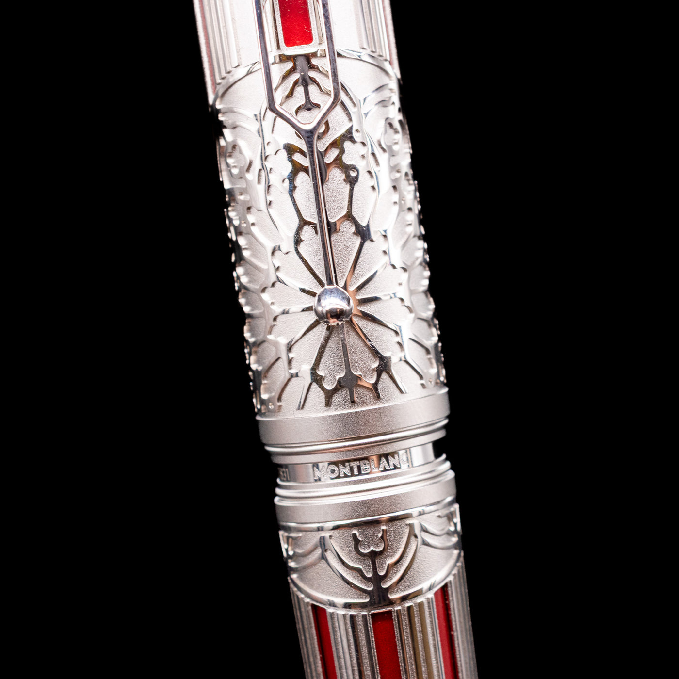 A detail shot of the center band on the Montblanc Writer's Edition Victor Hugo Limited Edition 1831 Rollerball Pen - Preowned.