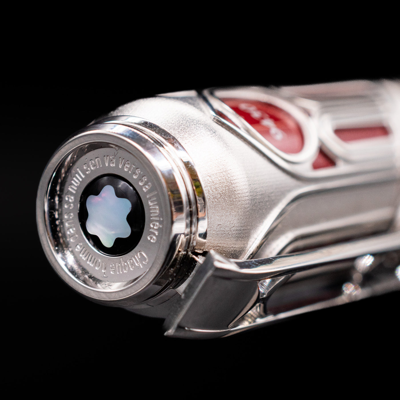 Zoomed-in view of the top of the cap and the finial on the Montblanc Writer's Edition Victor Hugo Limited Edition 1831 Rollerball Pen - Preowned.