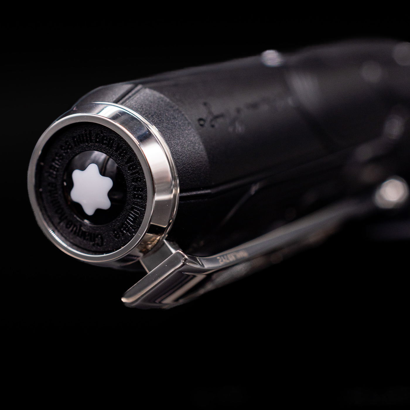 Zoomed-in view of the top of the cap with the finial on the Montblanc Writer's Edition Victor Hugo Limited Edition Ballpoint Pen.