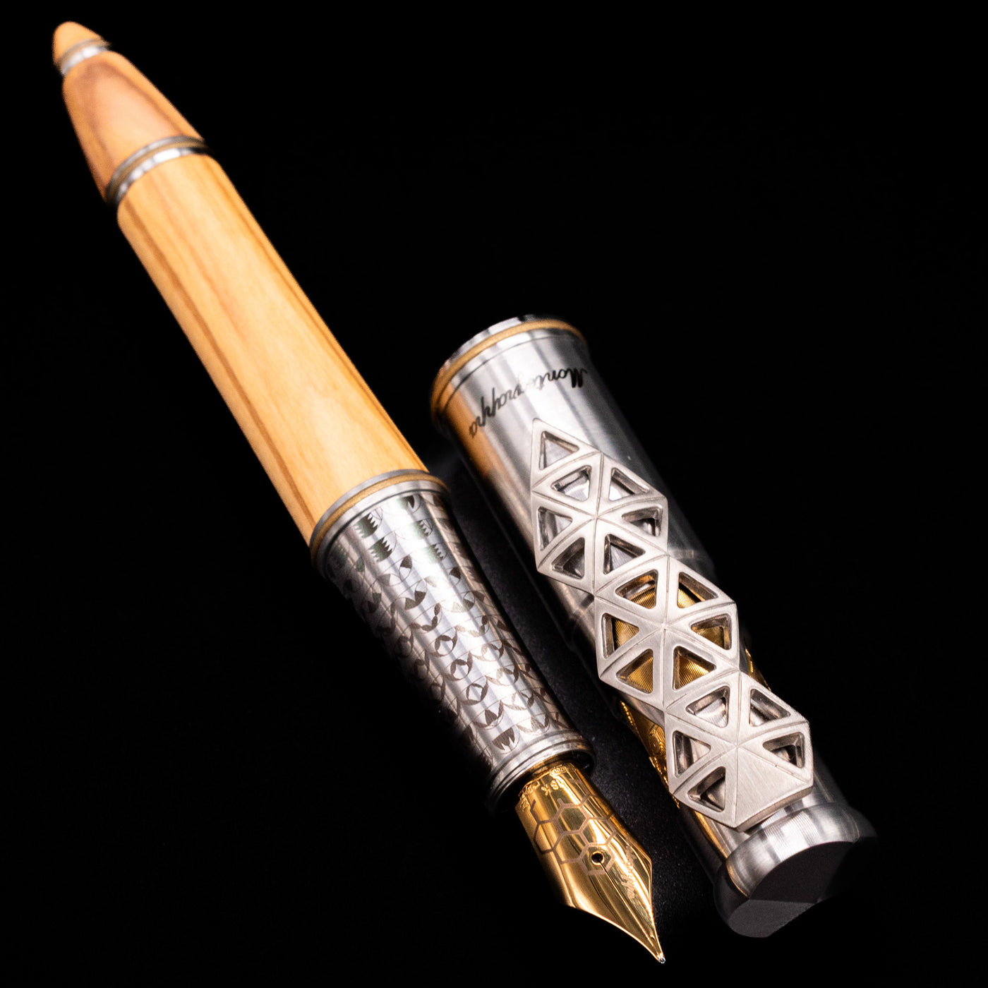 A full view of the Montegrappa Leonardo da Vinci 500th Anniversary Fountain Pen uncapped, with its cap laying next to the pen. 