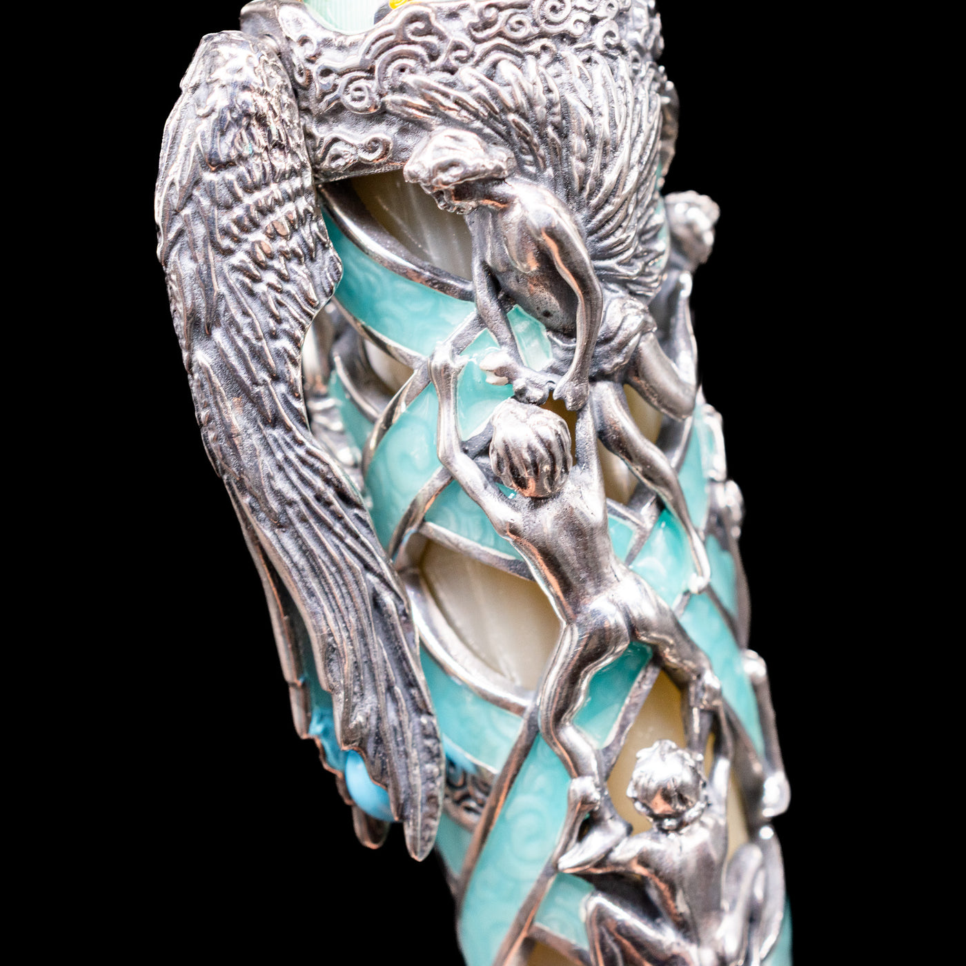 A detail shot of the angels and their bodies on the top of the cap on the Montegrappa My Guardian Angel Fountain Pen.