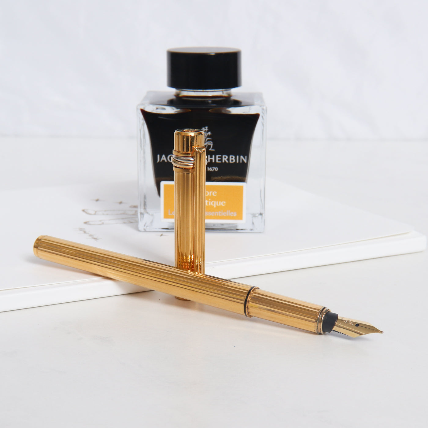 Must de Cartier Trinity Godron Gold Plated Pinstripe Fountain Pen - Preowned Uncapped