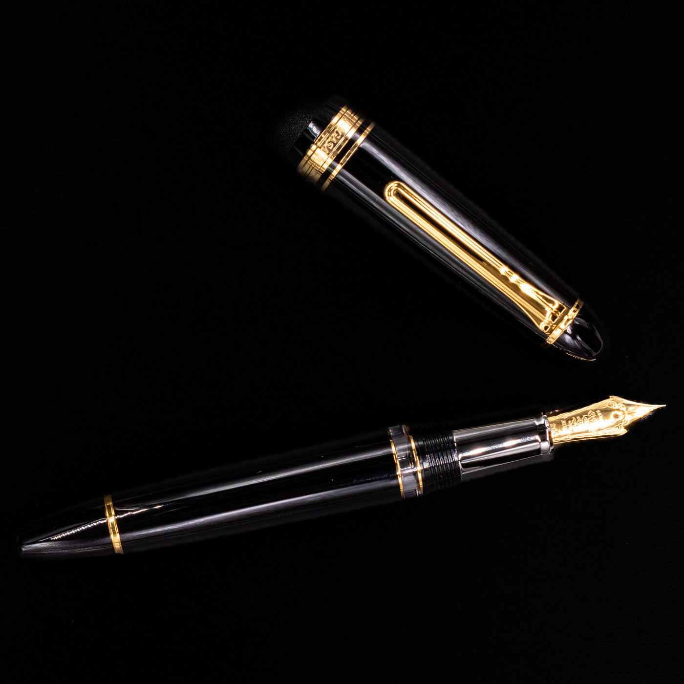 An overhead view of the Nagasawa Original Large Piston Fountain Pen - Realo FL (For Lawyer) uncapped.