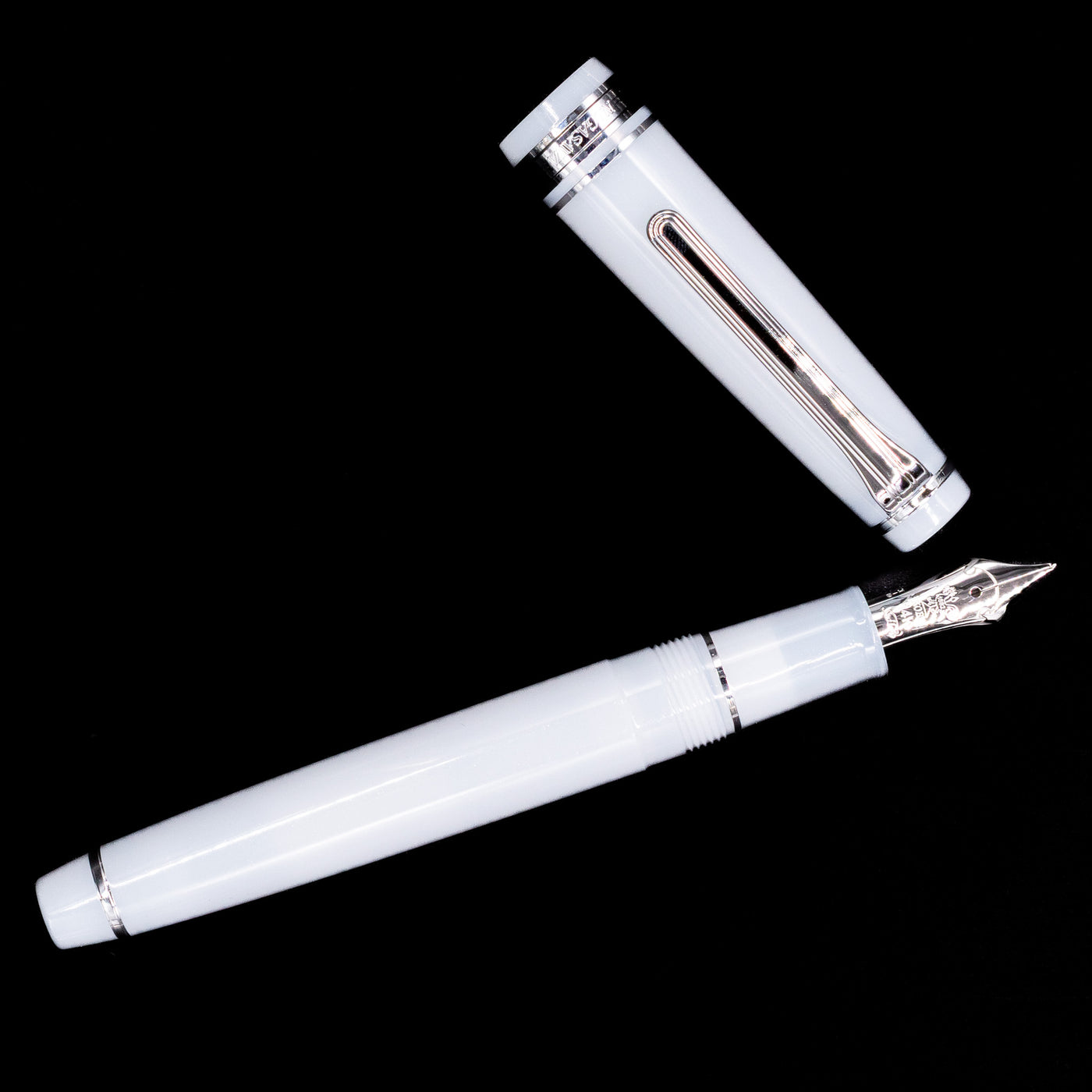 An overhead view of the Nagasawa Original Standard Onomatopoeia Fountain Pen - Kasya Kasya uncapped.