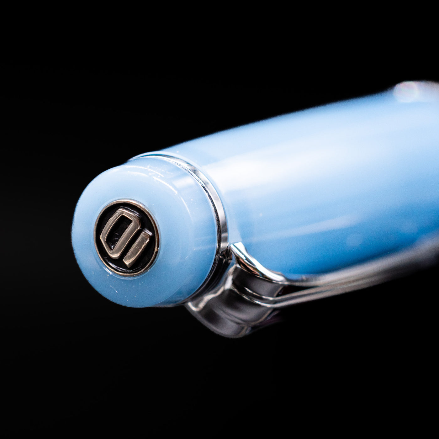 Zoomed-in view of the top of the cap with the finial on the Nagasawa Original Standard Onomatopoeia Fountain Pen - Puka Puka.