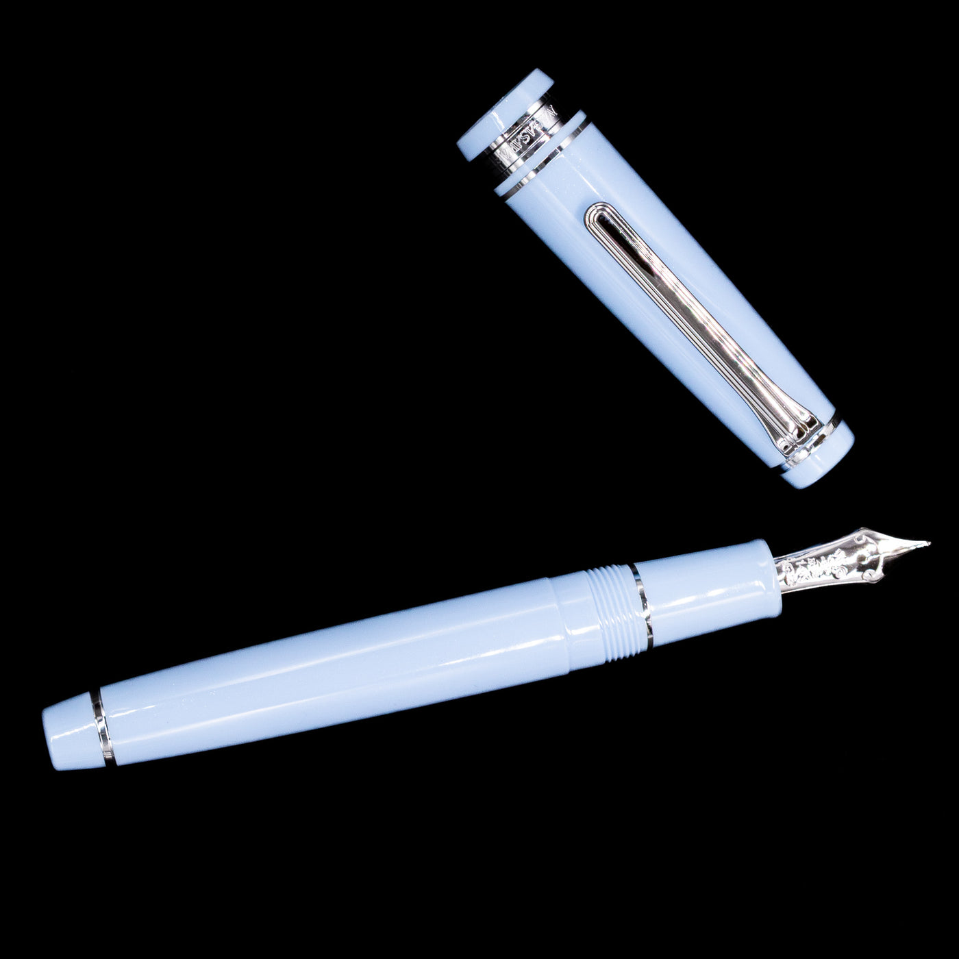 An overhead view of the Nagasawa Original Standard Rokko Fountain Pen - Island Sky uncapped.