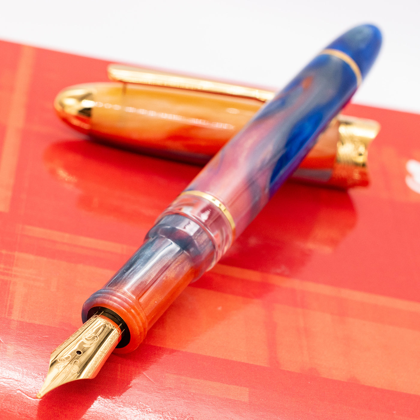 Nahvalur Horizon Fountain Pen - Dusk uncapped