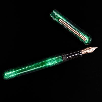 An overhead view of the Nahvalur Ikkaku Urushi Fountain Pen - Green Moon uncapped.