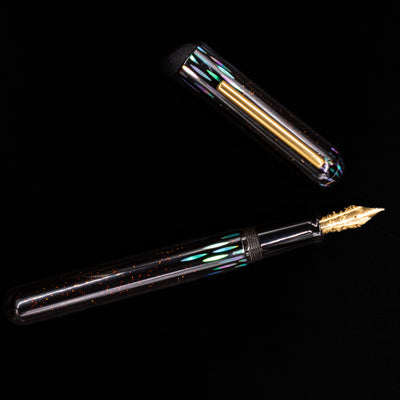 An overhead view of the Nahvalur Ikkaku Urushi Fountain Pen - Ye Yu uncapped.