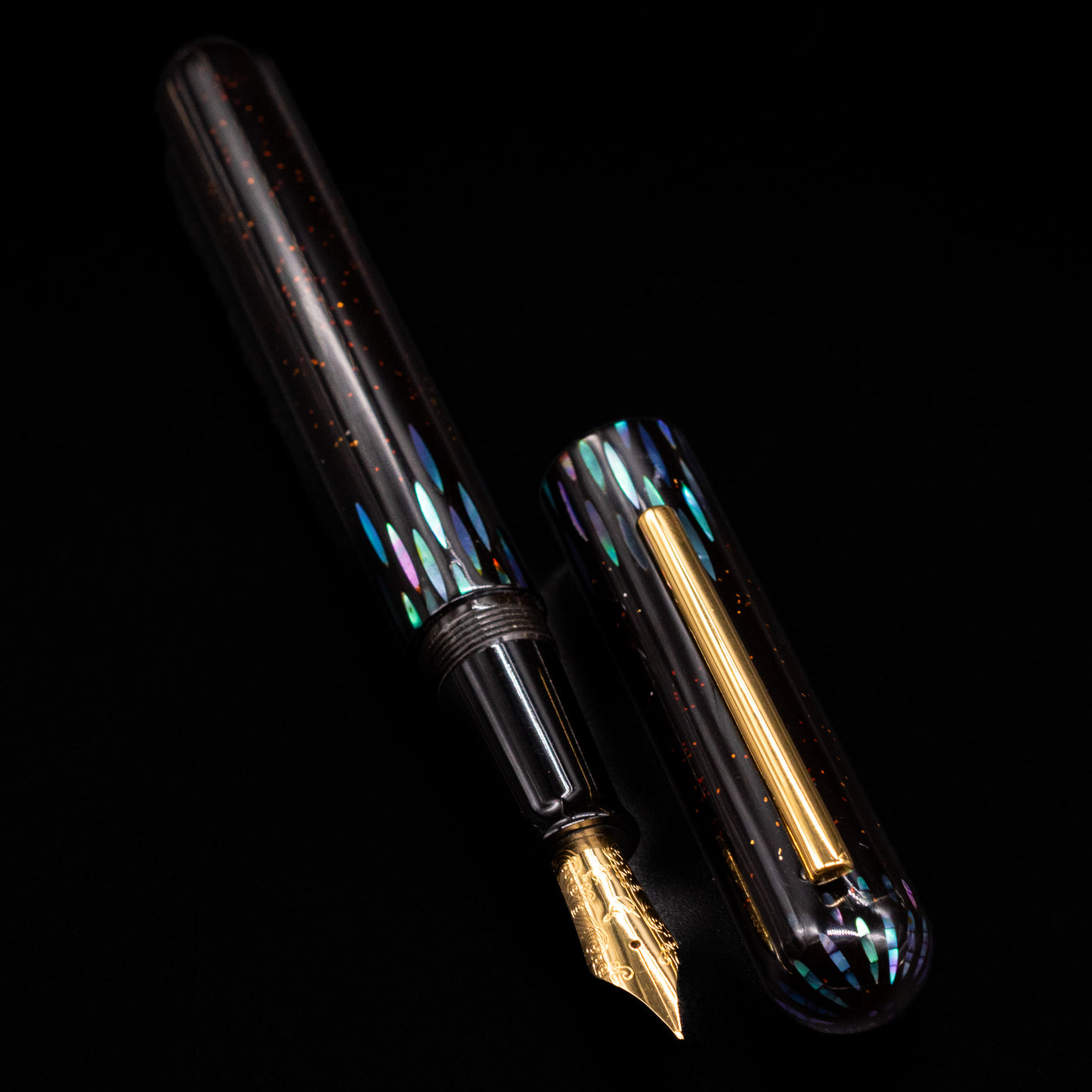 A full view of the Nahvalur Ikkaku Urushi Fountain Pen - Ye Yu uncapped, with its cap laying next to the pen. 