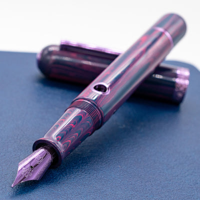 Nahvalur Nautilus Fountain Pen - Anthias Violet uncapped