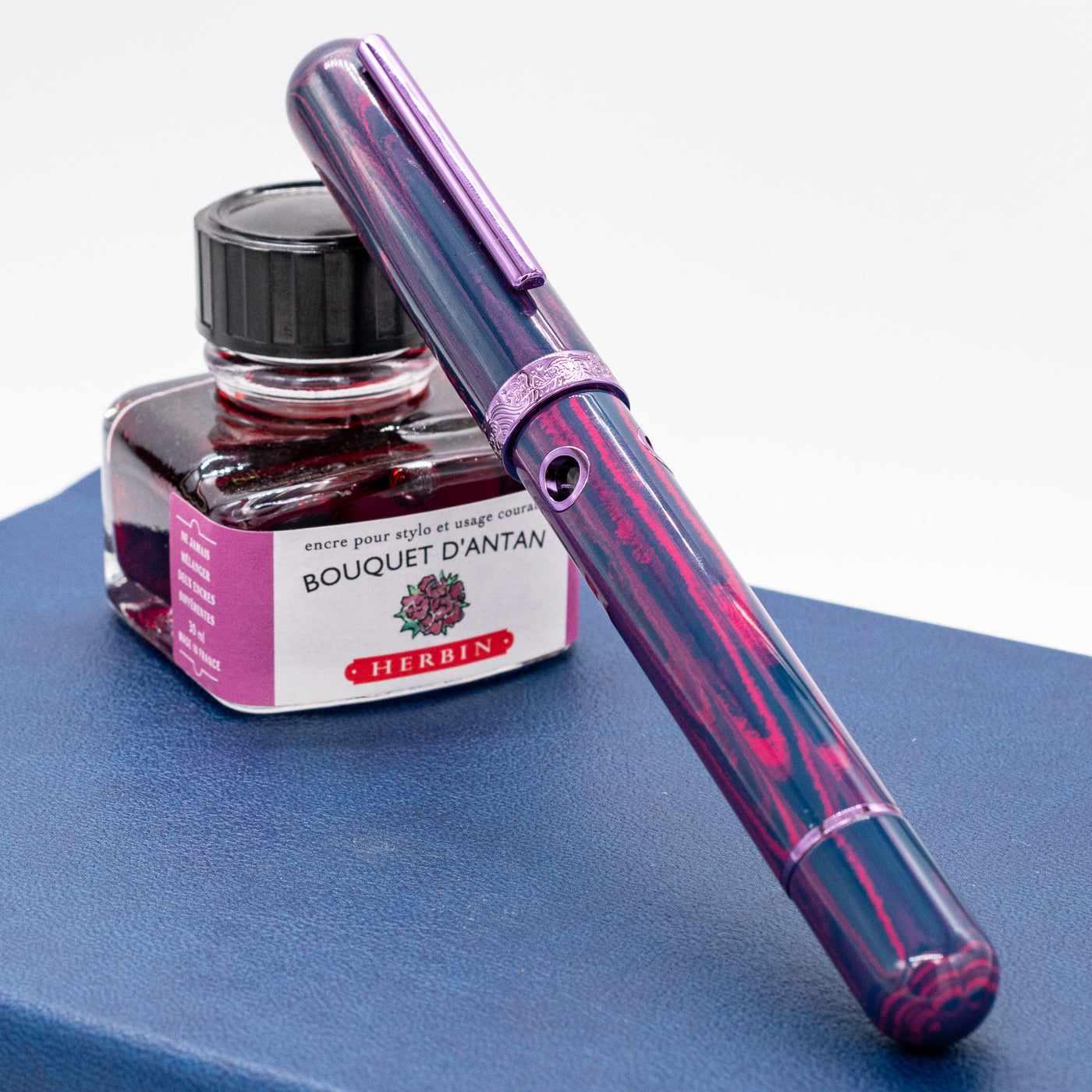 Nahvalur Nautilus Fountain Pen - Anthias Violet