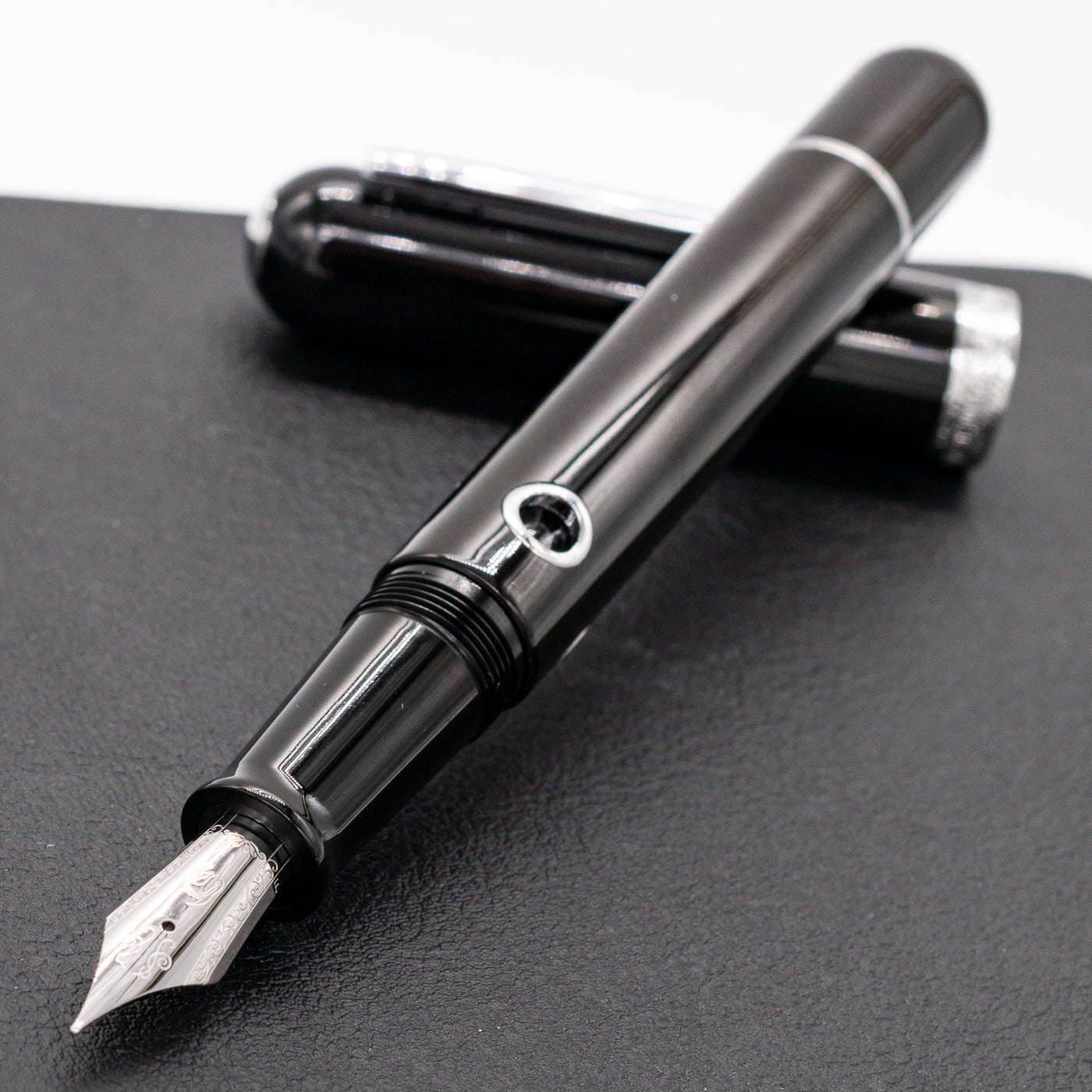 Nahvalur Nautilus Fountain Pen - Cephalopod Silver uncapped
