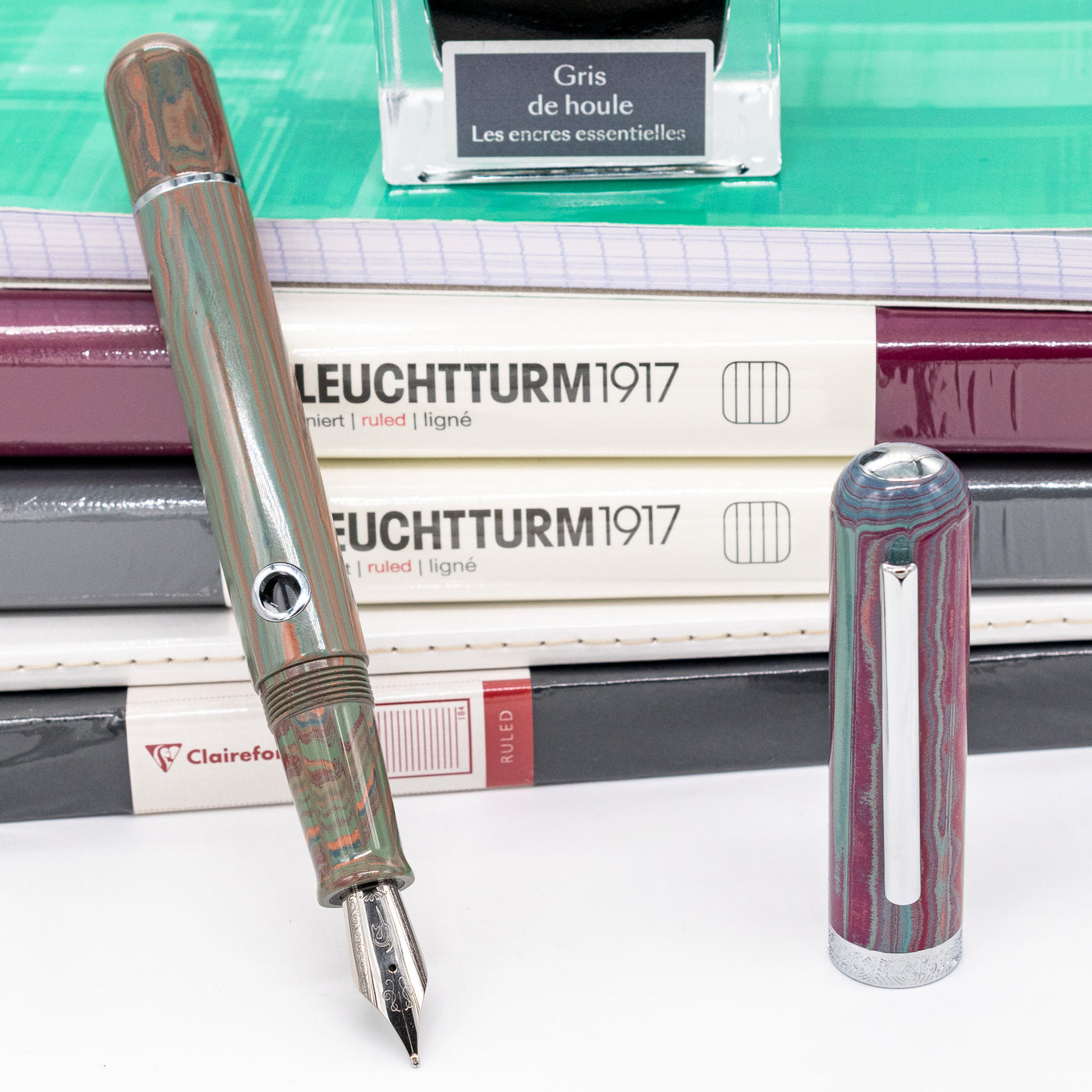 Nahvalur Nautilus Rhapsody fountain pen with resin body and chrome details, displayed with Leuchtturm1917 notebooks – ideal for everyday writing
