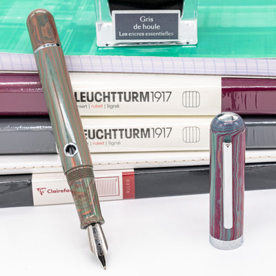 Nahvalur Nautilus Rhapsody fountain pen with resin body and chrome details, displayed with Leuchtturm1917 notebooks – ideal for everyday writing