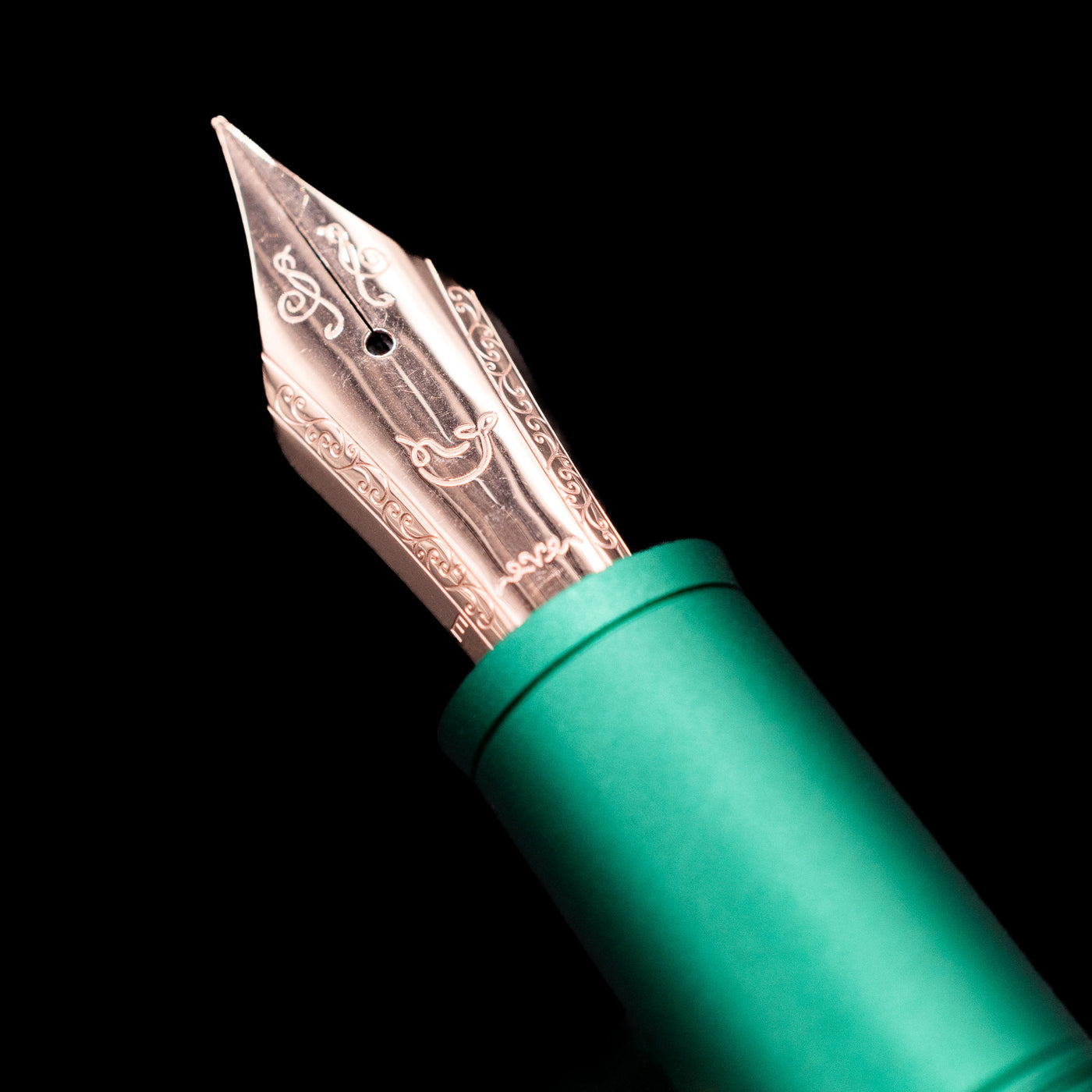  A macro shot of the nib with its intricate detailing and logo engraving for the Nahvalur Nautilus Limited Edition Fountain Pen Day 2025 - Emerald.