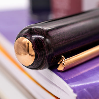 Nahvalur Nautilus Fountain Pen - Stylophora Berry cap top