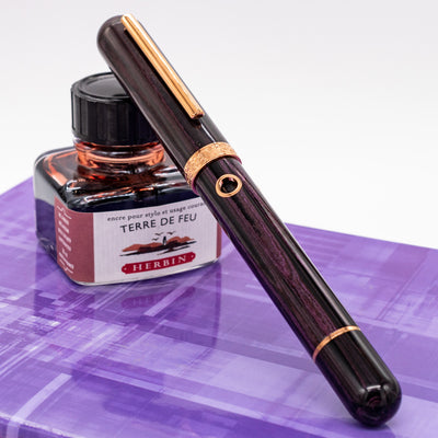 Nahvalur Nautilus Fountain Pen - Stylophora Berry capped