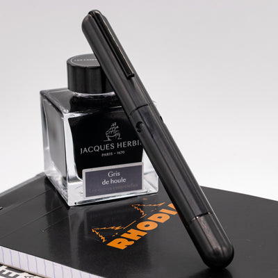 Nahvalur Nautilus Ti Fountain Pen - Black Capped