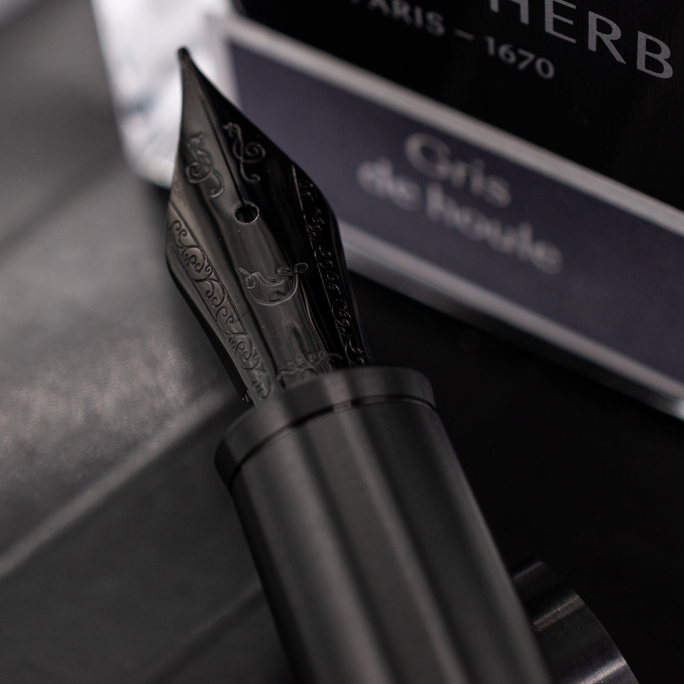Nahvalur Nautilus Ti Fountain Pen - Black Stainless Steel Nib
