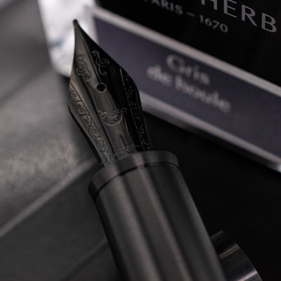 Nahvalur Nautilus Ti Fountain Pen - Black Stainless Steel Nib