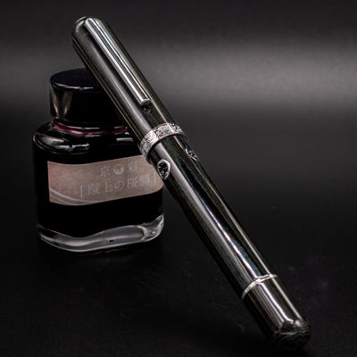 Nahvalur Nautilus Leviathan fountain pen capped – Truphae exclusive limited edition in umber ebonite with chrome trim