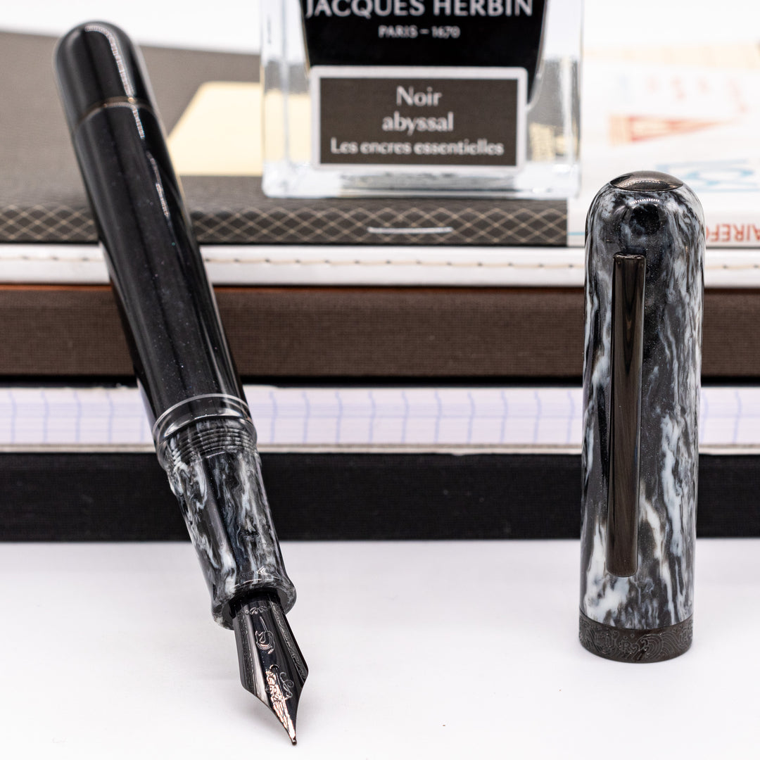 nahvalur Voyage クッキーアンドクリーム 中字 m Nahvalur Voyage Fountain Pen - Cookies and Cream – Truphae